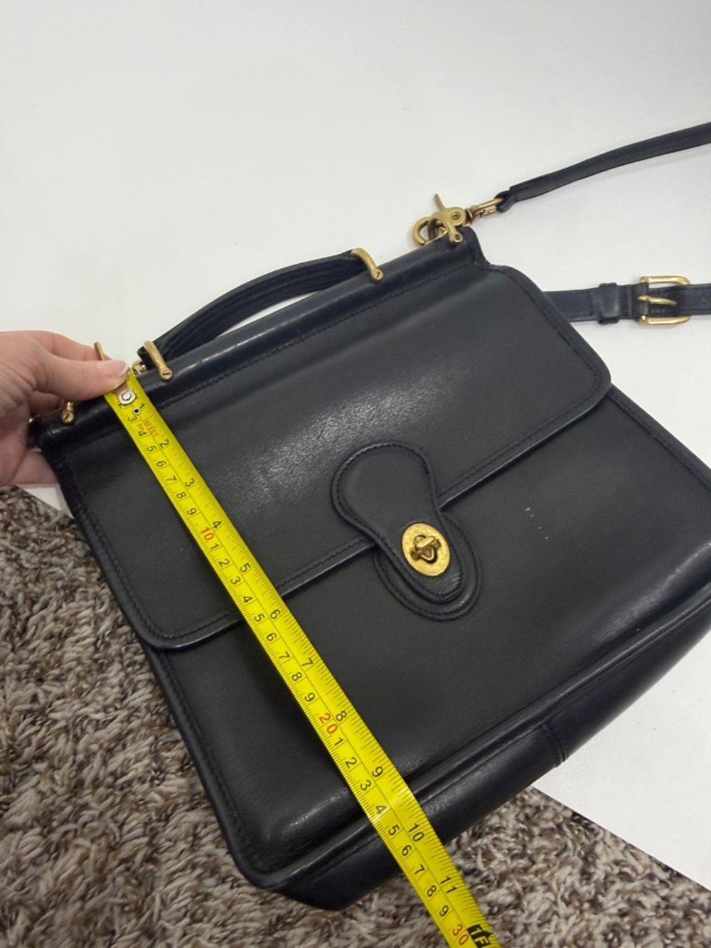 Vintage Coach Willis black shoulder bag. - Picture 13 of 16